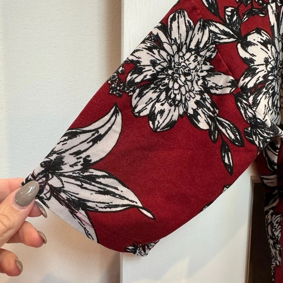 LuLaRoe Irma Red Black Floral Oversized High Low Tunic Top Size Small S - Med - Picture 5 of 9